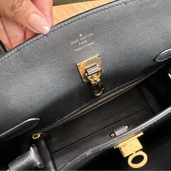 Louis Vuitton Veau Nuage Milla PM - Picture 12 of 13